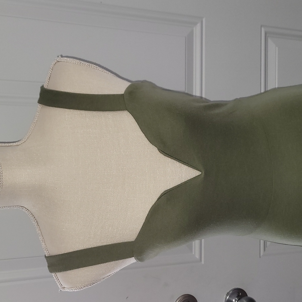 Dress - Picture 2 of 6